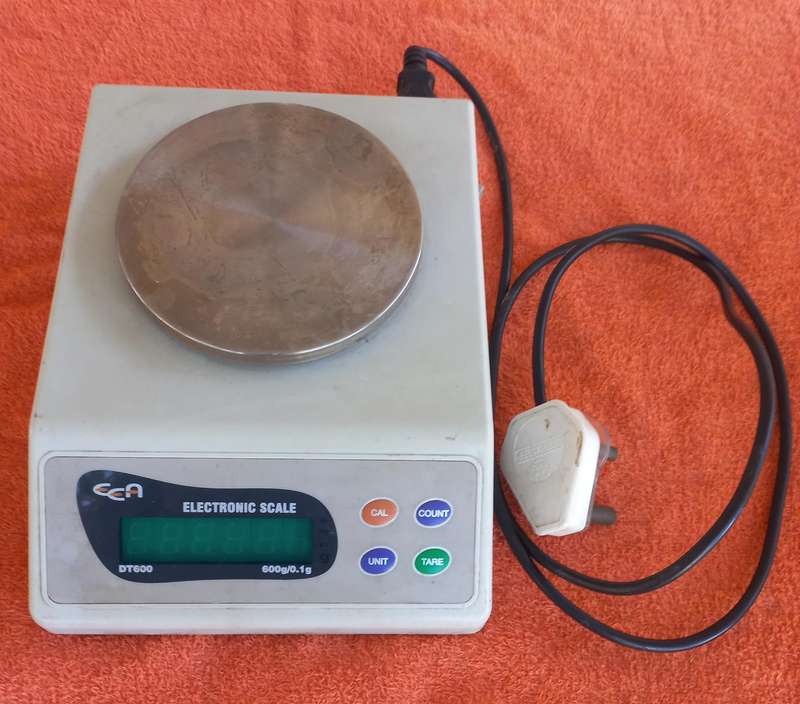 Precision scale 0-600g / 0.1g  (Max 1.2kg)