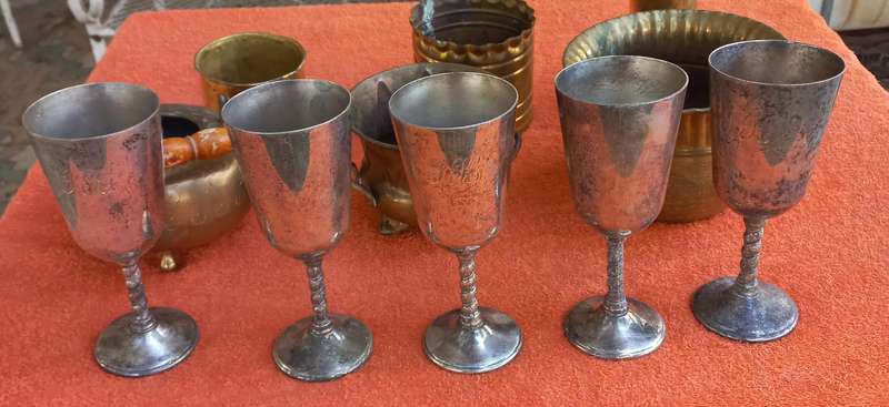 Brass ornaments & silver plated mugs