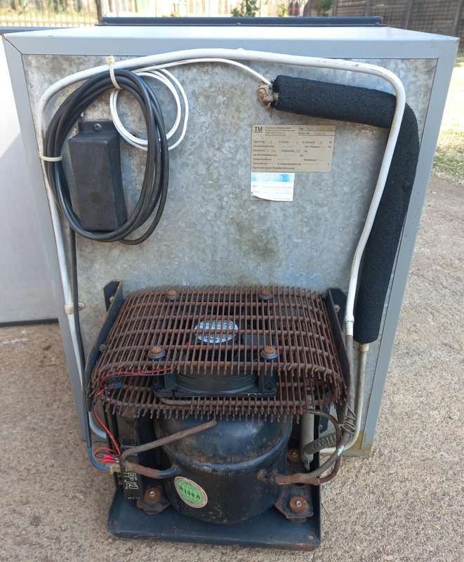 24vdc fridge with small freezer compartment - see photos & description