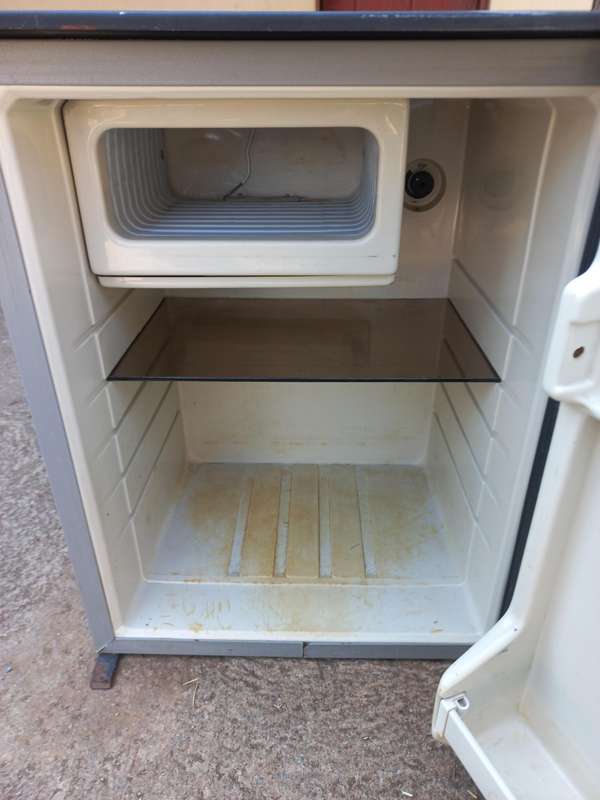 24vdc fridge with small freezer compartment - see photos & description