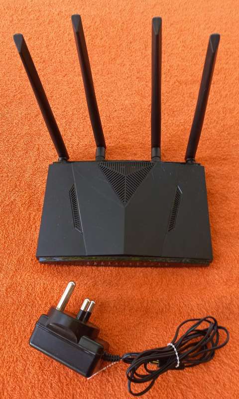 D-Link 4G/LTE Sim card modem/ dual band wifi router - Use sim card - open to all cell networks