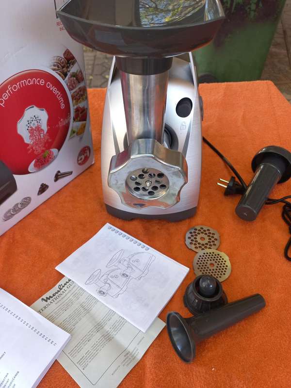 Moulinex Meat Mincer Hv8 - 2000W, 2.6 Kg/Min - ME682832