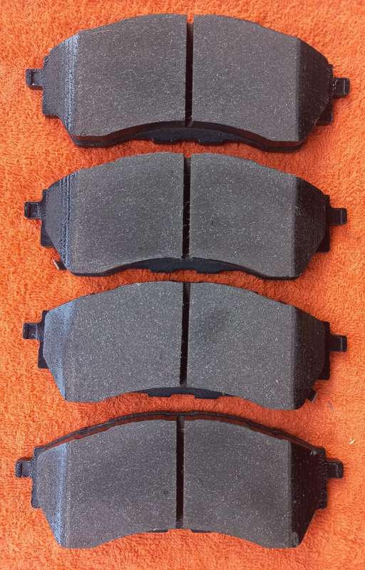 New brake pads - Front - Ford Ranger 2011 till present & Ford Everest 2015 till present (Box damaged