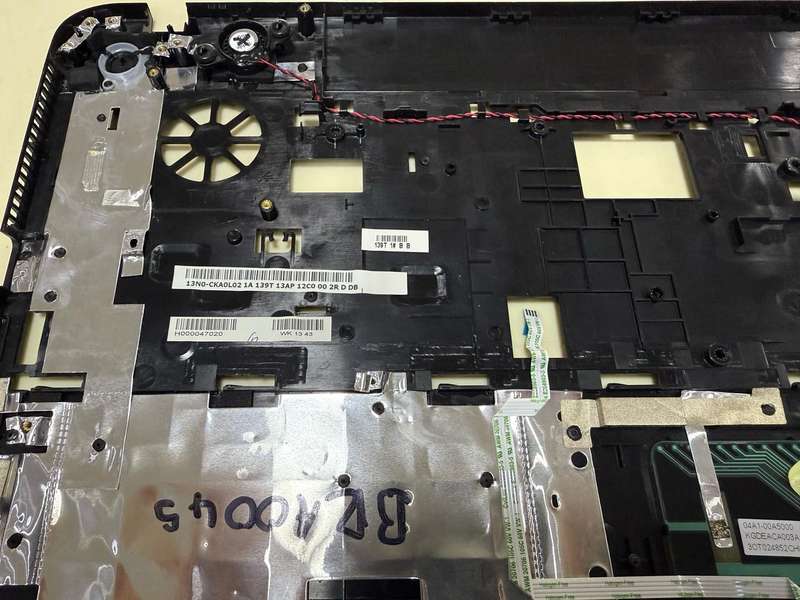 Toshiba Satellite C50D Laptop Palmrest Middle Cover (13N0-CKA0L01 H000047020)