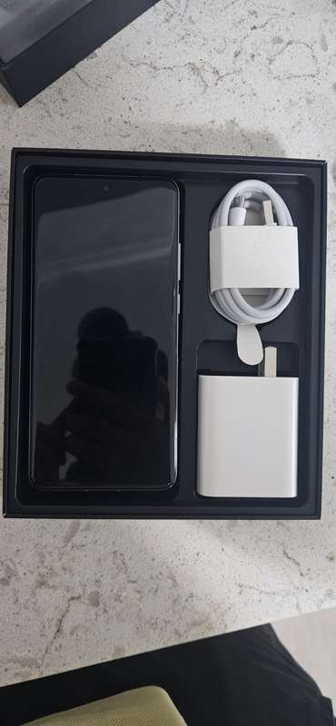 Vivo x200 pro cn version 12gb ram + 256 storage