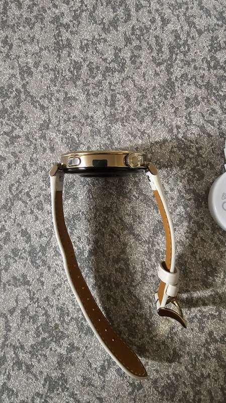 HUAWEI GT 5 41mm - GPS Smartwatch / Fitness Tracker - White / Gold