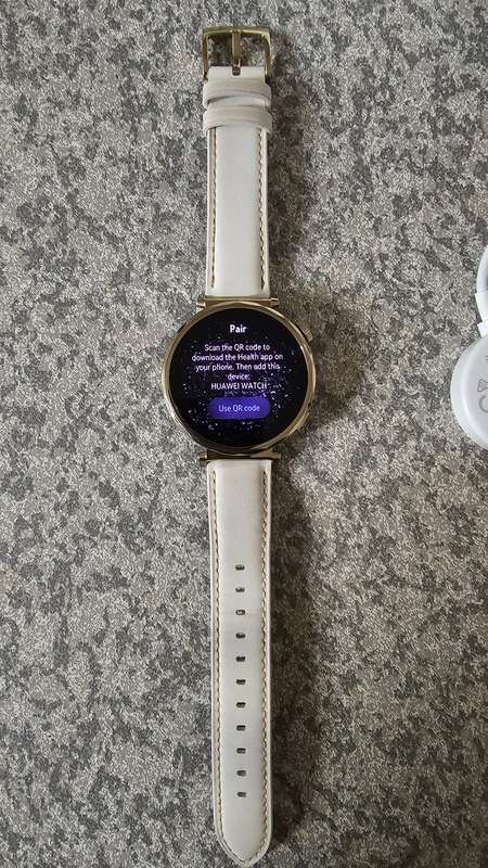 HUAWEI GT 5 41mm - GPS Smartwatch / Fitness Tracker - White / Gold