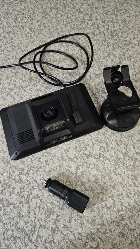 Garmin DriveCam 76 7" GPS With Built-in Dash Cam