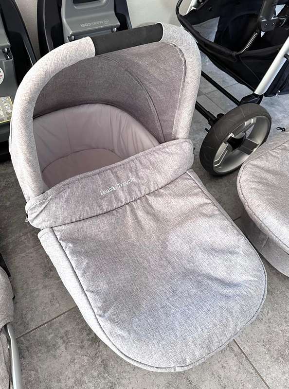 Double Delux (CabrioFix i-Size) | TWIN Travel System in GREAT condition!