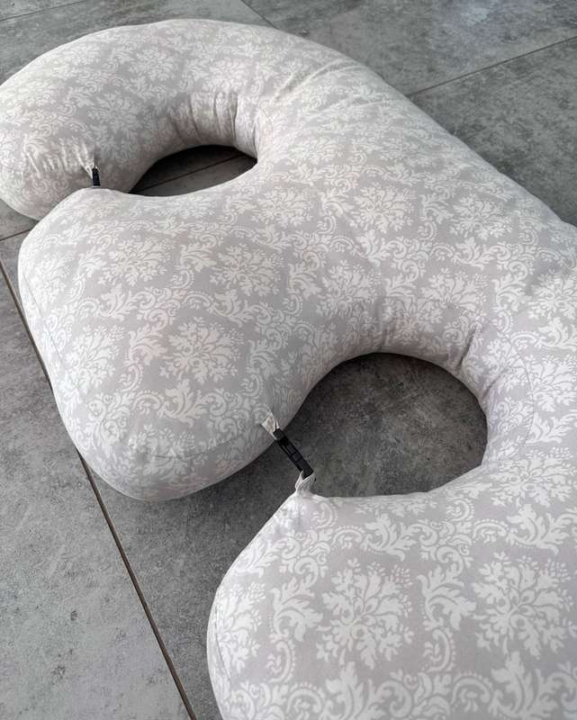 Twin feeding pillow