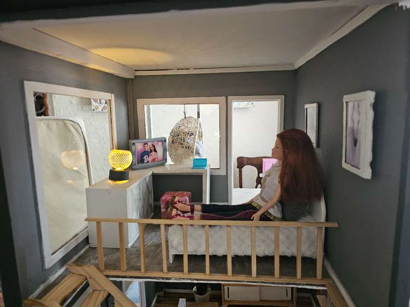 Dollhouse with Loads of Extras for that special Daughter or Grand Daughter!