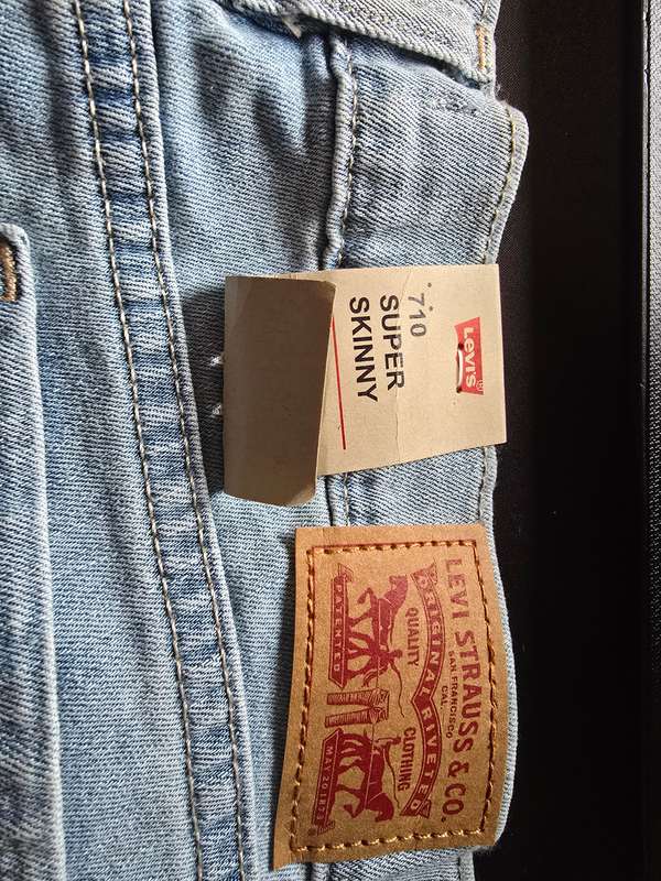 GUES LEVI AND SISSYBOY JEANS ONE BID FOR THEM ALL! LOOK AT PICTURES BARGAIN! BRAND NEW! 8 PAIRS!
