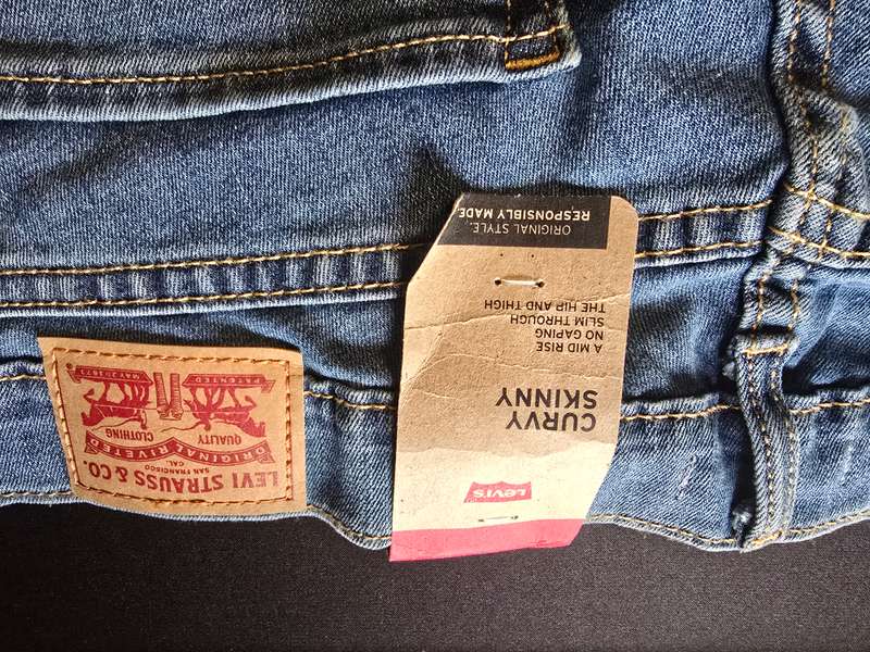 GUES LEVI AND SISSYBOY JEANS ONE BID FOR THEM ALL! LOOK AT PICTURES BARGAIN! BRAND NEW! 8 PAIRS!