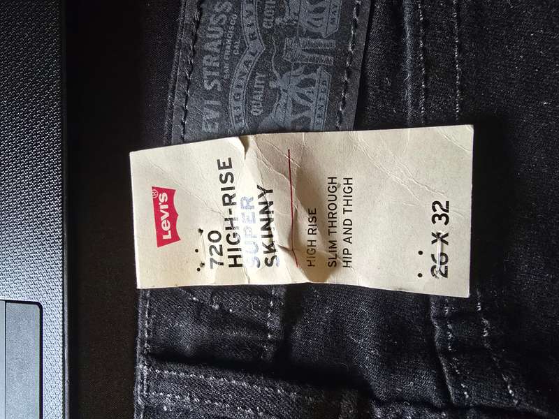 GUES LEVI AND SISSYBOY JEANS ONE BID FOR THEM ALL! LOOK AT PICTURES BARGAIN! BRAND NEW! 8 PAIRS!
