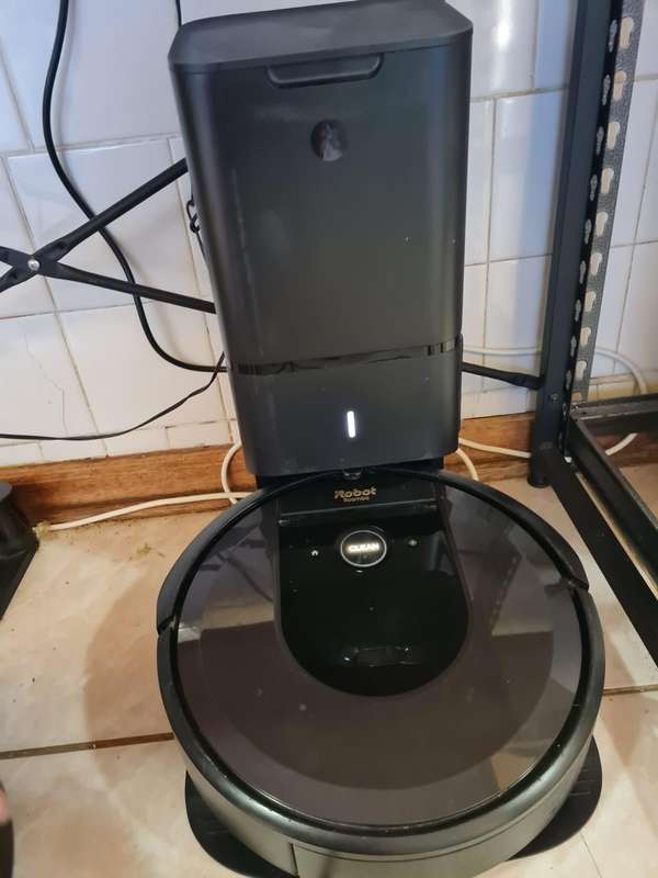 Irobot Roomba i7 great condition selling as i have 3 more