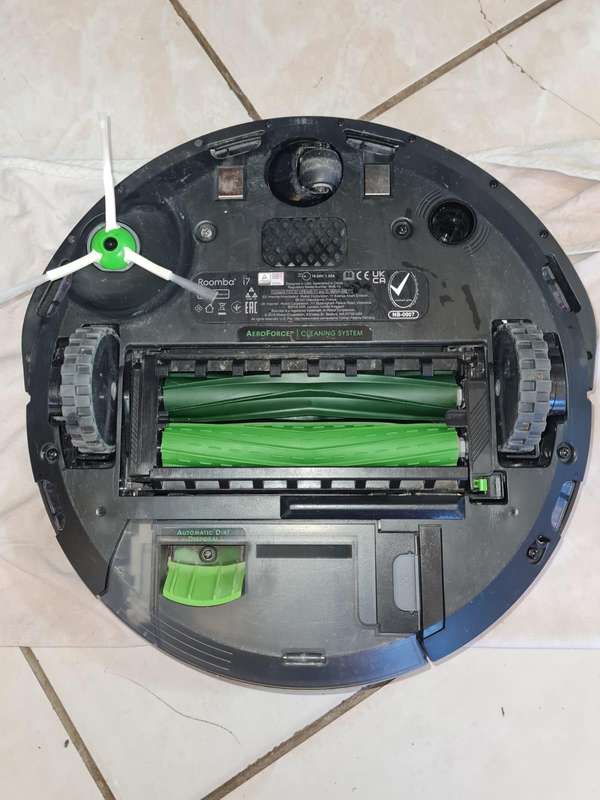 Irobot Roomba i7 great condition selling as i have 3 more