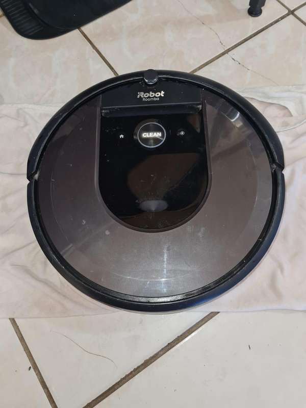 Irobot Roomba i7 great condition selling as i have 3 more