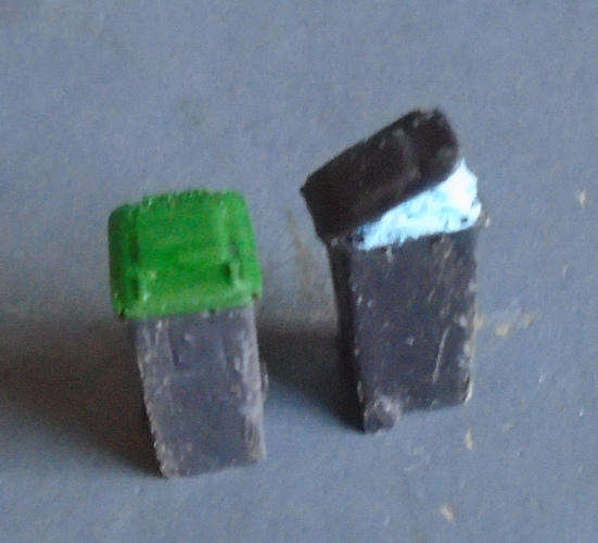 HO SCALE - 2 X WHEELIE BINS