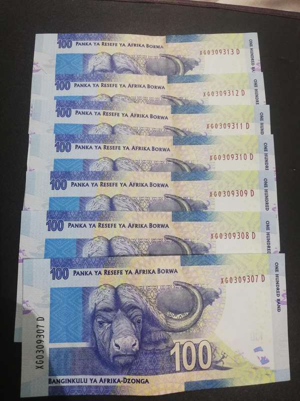 R100 Notes in Sequence