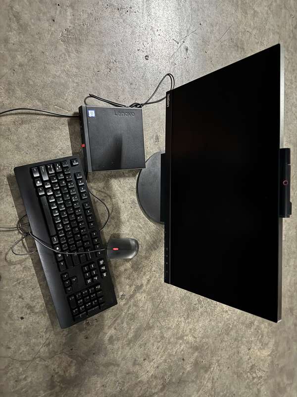 Lenovo Thinkcentre m920q with monitor