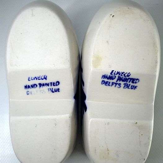 DELFTS ELWECO DELFTS BLAUW PORCELAIN PAIR LARGE CLOG ASHTRAYS