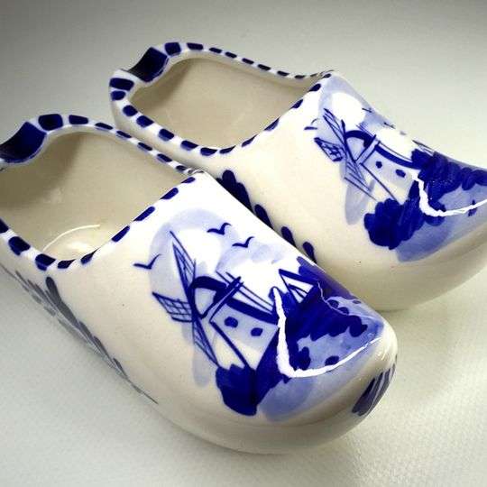 DELFTS ELWECO DELFTS BLAUW PORCELAIN PAIR LARGE CLOG ASHTRAYS