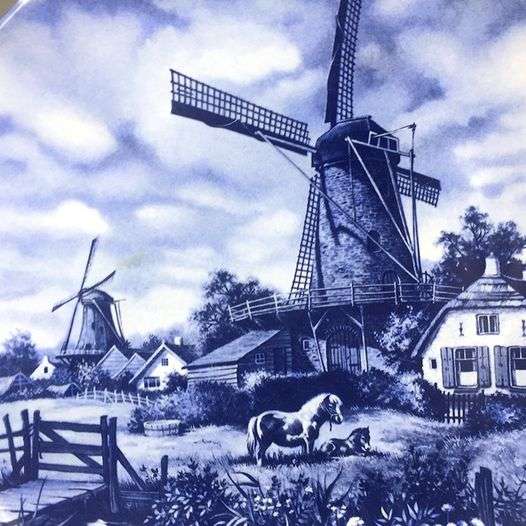 DELFT PORCELAIN CABINET DISPLAY / WALL PLATE