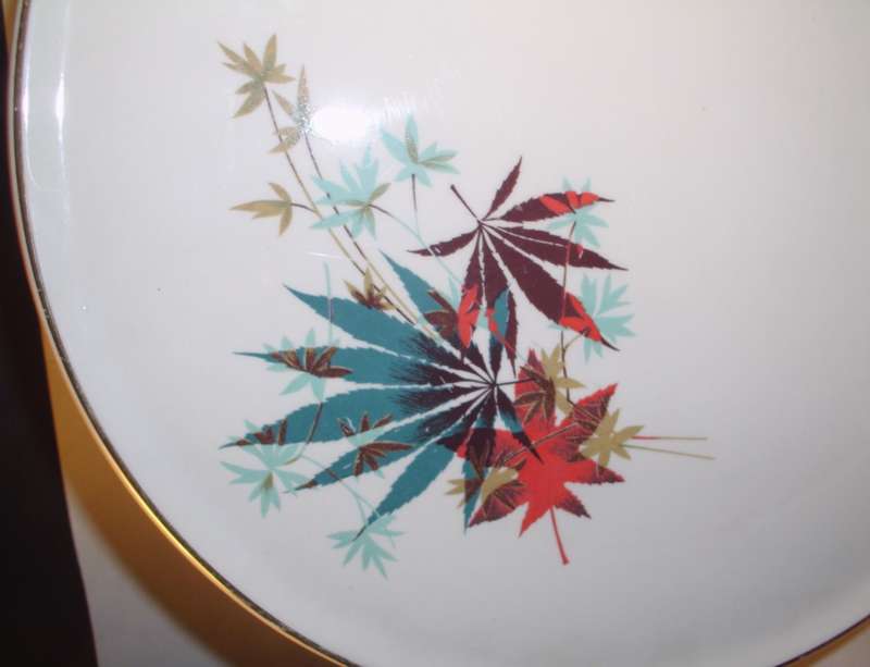 ROYAL TUDOR WARE CAKE / CONFECTIONARY PLATTER & CAKE SERVER 28,5 cm. / 11 1/4 ins, diam. ( 9 as new)