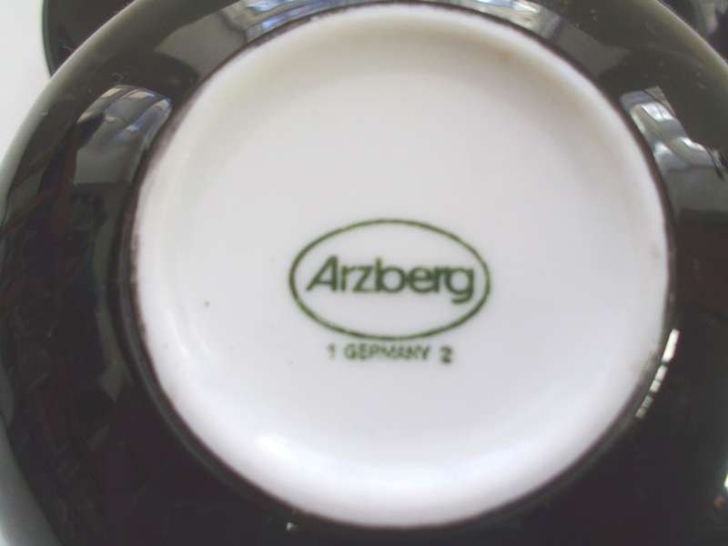 ARZBERG PORZELLAN MANUFACTUR A PAIR OF VINTAGE 1930.S BLACK TRANSLUCENT PORCELAIN COFFEE DUOS