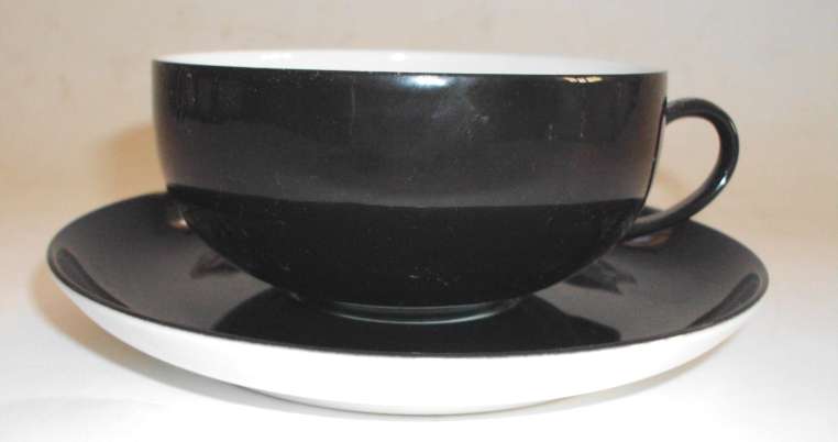 ARZBERG PORZELLAN MANUFACTUR A PAIR OF VINTAGE 1930.S BLACK TRANSLUCENT PORCELAIN COFFEE DUOS