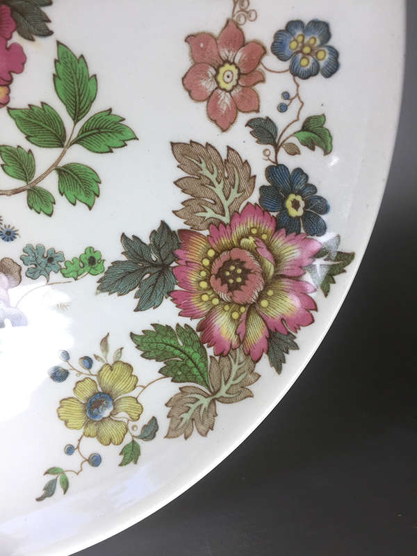 WEDGEWOOD OF ETRURIA   DISPLAY PLATE  'EASTERN FLOWERS ' pattern No. T.K.D. 431 24 cm. / 9 1 / 2 ins
