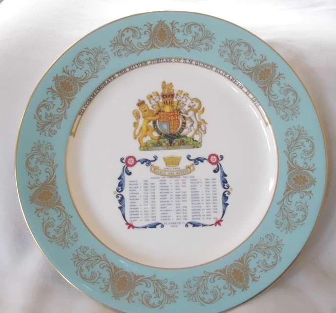AYNSLEY cabinet / display , wall plate COMMEMORATION , 'SILVER JUBILEE of H M QUEEN ELIZABETH II ,