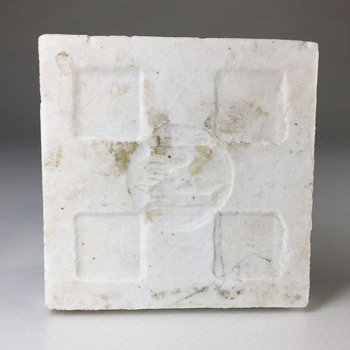BLUE & WHITE CERAMIC DE'COR MINI DISPLAY TILE ' blue rabbit '