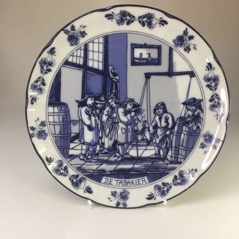 DELFT PORCELAIN CABINET DISPLAY / WALL PLATE  ' DE TABAKIER '