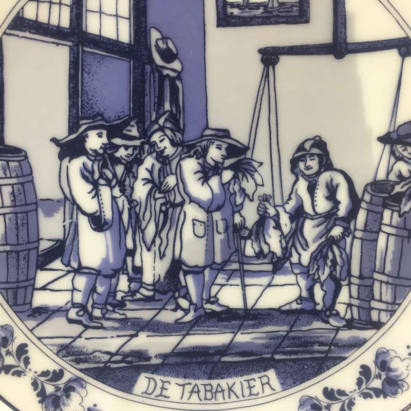 DELFT PORCELAIN CABINET DISPLAY / WALL PLATE  ' DE TABAKIER '