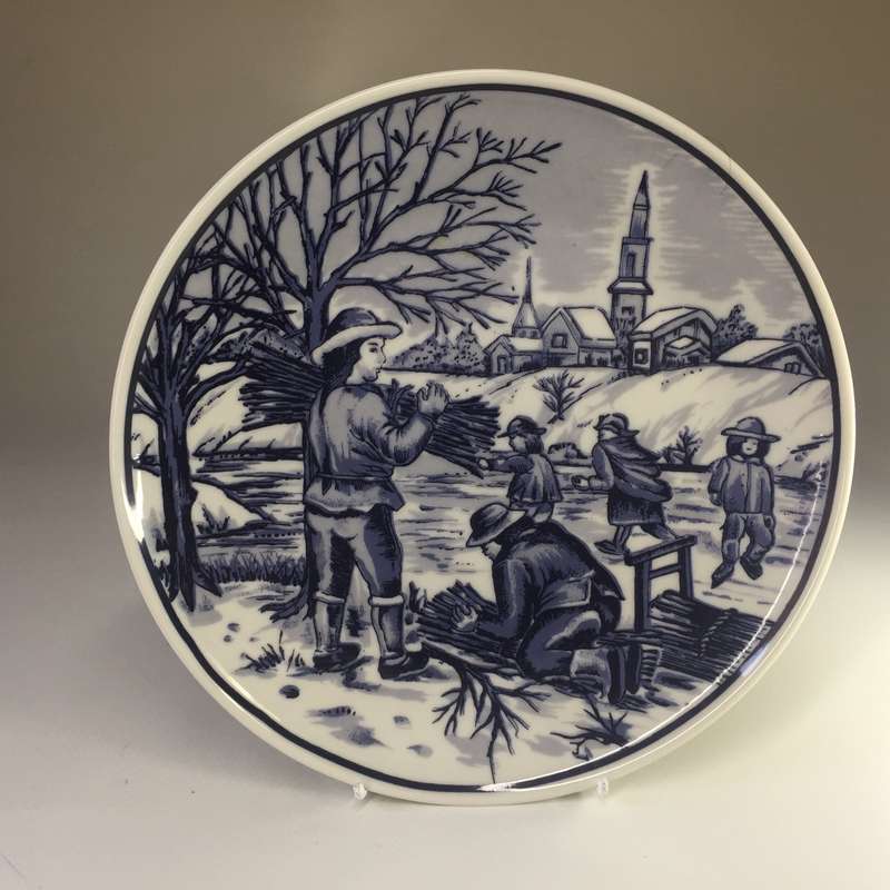 DELFT PORCELAIN CABINET DISPLAY / WALL PLATE  ' GATHERING FIREWOOD  '  DIMENSIONS , 16 cm. diameter