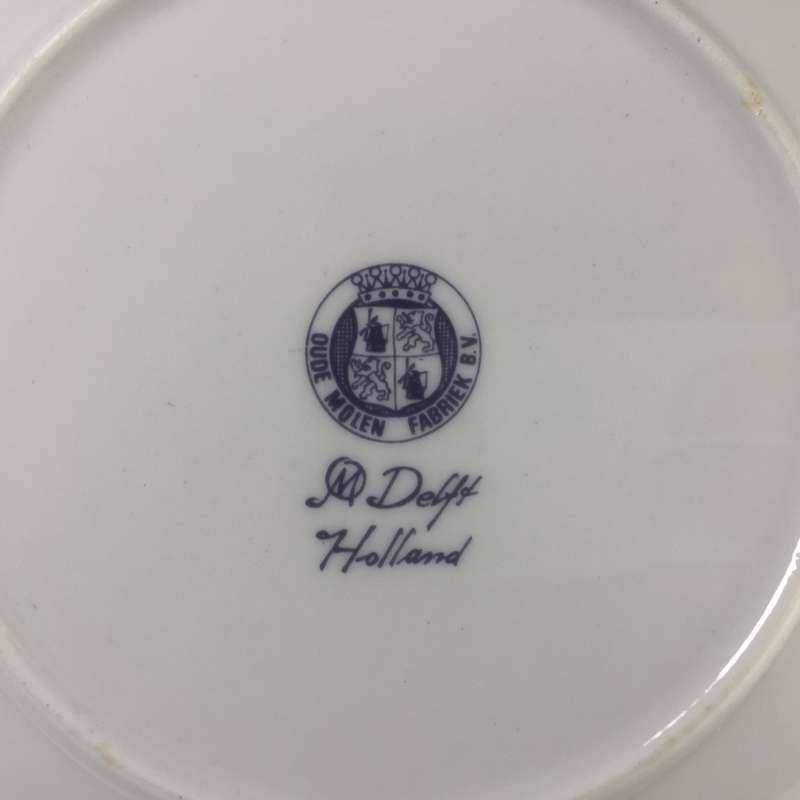 DELFT PORCELAIN CABINET DISPLAY / WALL PLATE  ' GATHERING FIREWOOD  '  DIMENSIONS , 16 cm. diameter