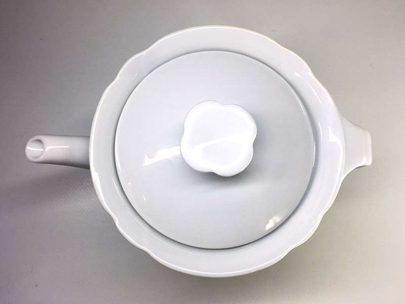 ARZBERG PORZELLAN MANUFACTUR  A VINTAGE 1930.S WHITE TRANSLUCENT PORCELAIN COFFEE POT