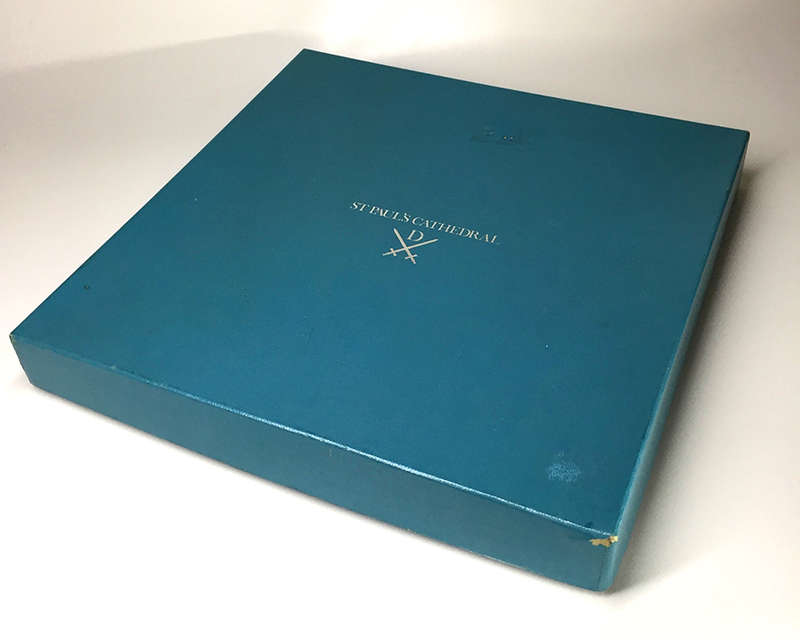 WOOD & SONS St. Paul's Cathedral ' Queen Elizabeth Silver Jubilee service1977  25 cm./ 10 ins. diam.
