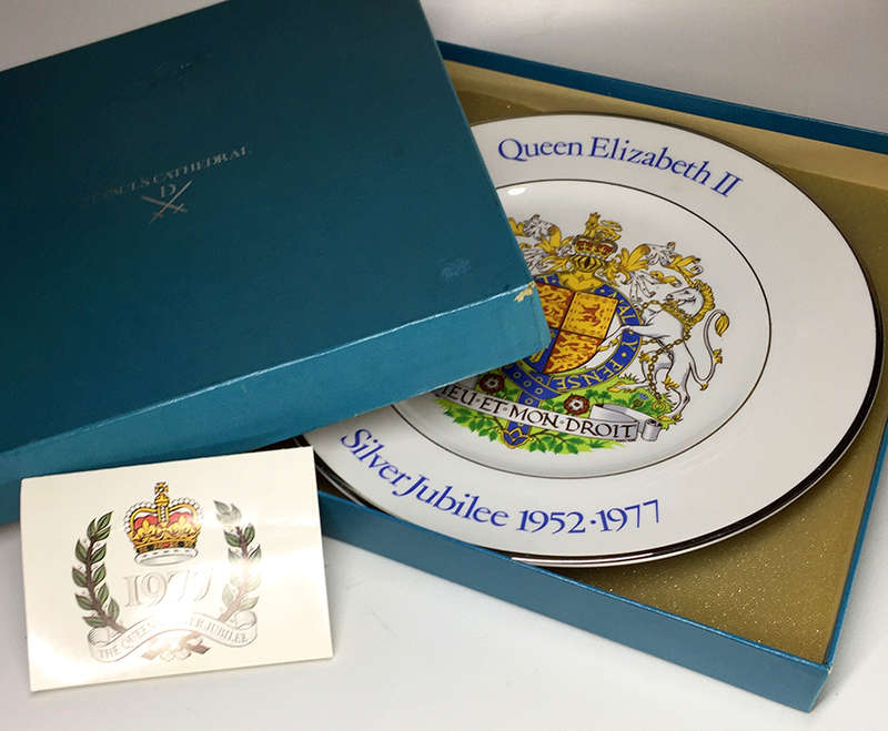 WOOD & SONS St. Paul's Cathedral ' Queen Elizabeth Silver Jubilee service1977  25 cm./ 10 ins. diam.