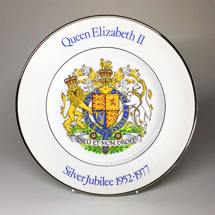 WOOD & SONS St. Paul's Cathedral ' Queen Elizabeth Silver Jubilee service1977  25 cm./ 10 ins. diam.