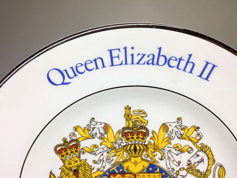 WOOD & SONS St. Paul's Cathedral ' Queen Elizabeth Silver Jubilee service1977  25 cm./ 10 ins. diam.