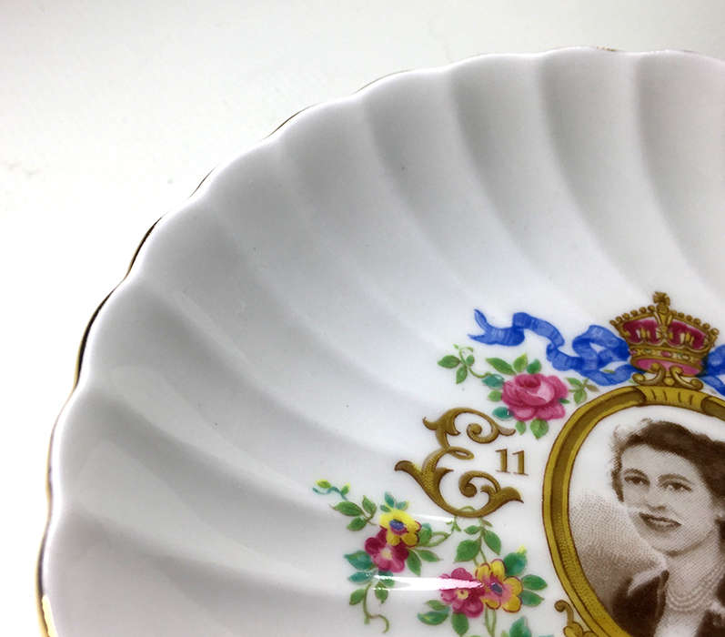 ROYAL STANDARD SET OF TWO TAB HANDLED, SCALLOPED ,TRINKET DISHES ' CORONATION OF QUEEN ELIZABETH II