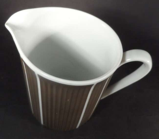 ARZBERG GERMANY  . CARAMEL BROWN & WHITE ,  MILK JUG / CREAMER
