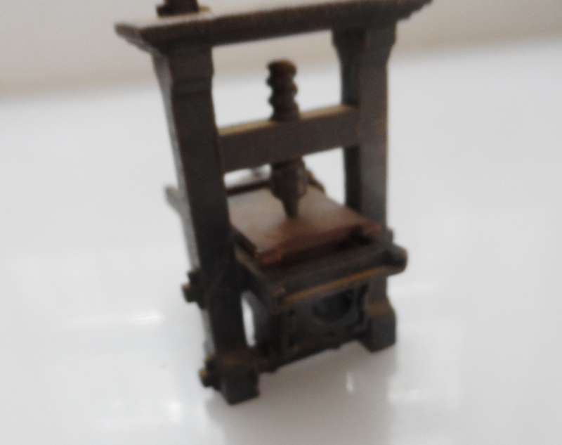 PLAYME VINTAGE COLLECTIBLE PENCIL SHARPENER , DIE CAST BRONZE MODEL ,ANTIQUE FINISH, GUTTENBERG PRIN