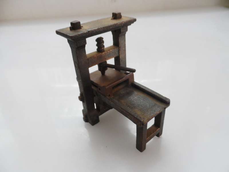 PLAYME VINTAGE COLLECTIBLE PENCIL SHARPENER , DIE CAST BRONZE MODEL ,ANTIQUE FINISH, GUTTENBERG PRIN