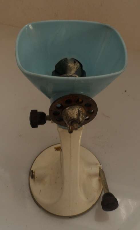 VINTAGE SPONG N705 TABLE TOP MEAT GRINDER ENAMELLED , DIE CAST METAL  retro kitchen appliance