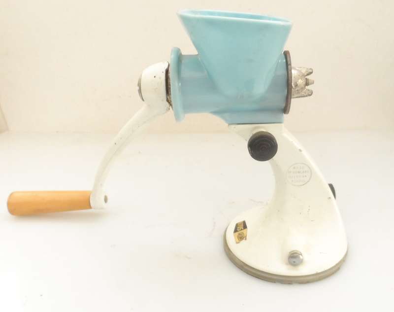 VINTAGE SPONG N705 TABLE TOP MEAT GRINDER ENAMELLED , DIE CAST METAL  retro kitchen appliance