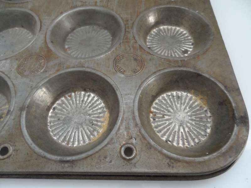 BAKING TRAY, VINTAGE FOR  PIES, SCONES & TARTS