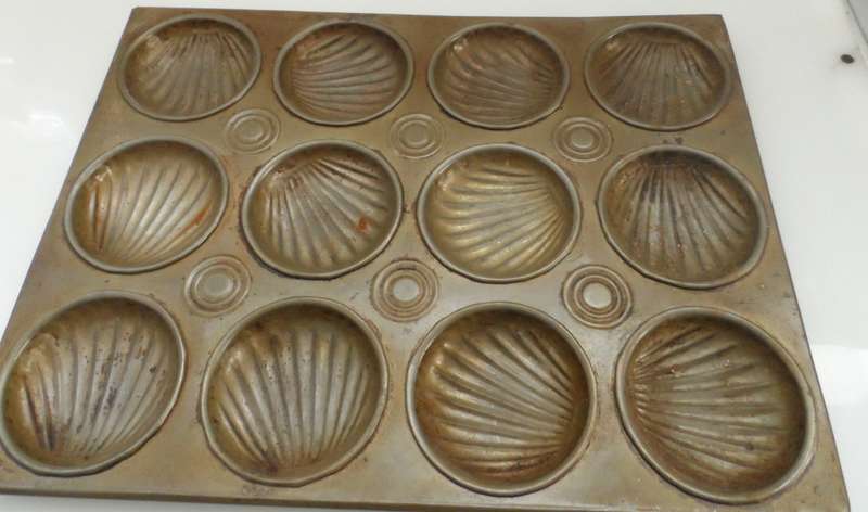 BAKING TRAY, VINTAGE FOR MADELINES, TARTLETS, BISCUITS  SCALLOPED SHELL DESIGNS